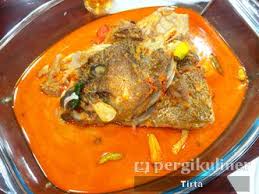 Bawang merah bawang putih daun kari 1 sudu teh halba campur bendi tomato cili muda bunga. Gulai Kepala Ikan Kerapu Nya The Best Review Tirta Lie Di Restoran Saung Galah Muara Karang