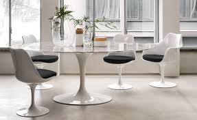 Knoll es una firma estadounidense con más de 70 años de experiencia en el diseño y la innovación de mobiliario, proporcionando productos de gran valor estético y perdurables en el tiempo. Saarinen Dining Table Arabescato Marble Hivemodern Com