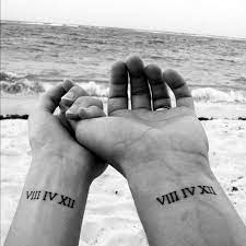 Unique Best Friend Tattoos 6 Paar Tattoos Tatowierungen Im Partnerlook Romische Zahlen Tattoo