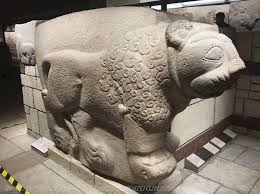 Türkiye'deki en büyük höyüklerden biridir. Hitit Anitlari Arslantepe