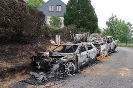 Deux Vehicules Brules Rue Du Champ De Mars A Sedan