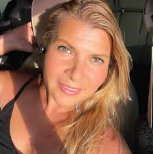 AHA MOMENTS] Session 5: Improv Webinars · Selling Online