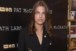 His businessman father is worth an estimated $853 million — but damian hurley's grandfather is trying to stop him from. Liz Hurley Spannt Sie Prinzessin Dianas Nichte Den Freund Aus