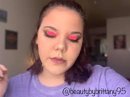 I need a PROFESSIONAL Makeup Artist for Friday morning... that can do a  Pink 💗Cut Crease with glitter ✨