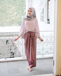 Berbagai macam model dan juga.salah satu model baju gamis yang saat ini sedang trending topic adalah model gamis brokat. 12 1 Ideas Batik Fashion Kebaya Hijab Kebaya Dress