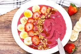 The average acai bowl at a juice bar has as many calories as two and a half jelly donuts. Acai Smoothie Bowl Simply Low Cal