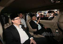 Maybe you would like to learn more about one of these? Mat Sabu Guan Eng Ke Istana Negara Semula