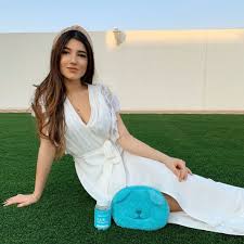 Narins Beauty On Instagram الحب بالنسبة الي صار فيتامينات الشعر من Sugarbearhair لانه صرت اقدر اهتم Beauty Sugarbearhair Birthday Quotes For Best Friend