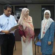 Anwar said nurul izzah's decision was hers alone, adding that the pkr leadership had been duly informed of this. Yb Nurul Izzah Anwar Saya Mahu Lihat Politik Yang Memainkan Isu Bangsa Dan Agama Ditamatkan Riwayatnya Gempak