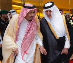 خالد الفيصل هو الأمير خالد الفيصل بن عبد العزيز آل سعود شاعر وأديب وفنان، له مساهمات شعرية وثقافية متنوعة، وعرف بولعه بالفن التشكيلي. Ø¨Ø§Ù„ÙÙŠØ¯ÙŠÙˆ Ø®Ø§Ø¯Ù… Ø§Ù„Ø­Ø±Ù…ÙŠÙ† Ø§Ù„Ø´Ø±ÙŠÙÙŠÙ† ÙŠØ´ÙƒØ± Ø®Ø§Ù„Ø¯ Ø§Ù„ÙÙŠØµÙ„