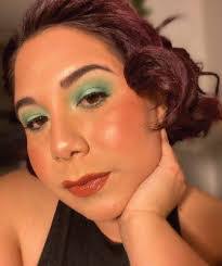 Aileen Henderson's Instagram, Twitter & Facebook