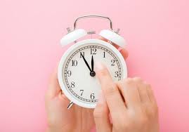 Regardez ici si la montre doit être mise une heure en avant (heure d'été 2021) ou en arrière (heure d'hiver 2021). Changement D Heure D Hiver 2020 Tout Ce Qu Il Faut Savoir Elle