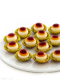 pfirsich melba petits fours rezept petit four himbeeren pistazien peche pfirsich melba rezepte kuchen und torten