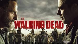 Das ende der achten episode von the walking dead endet damit, dass die bewohner von alexandria sich durch eine horde zombies schlängeln müssen, nur getarnt durch eingeweidemänteln. The Walking Dead Zombie Serie Geht Mit Neuem Showrunner Weiter