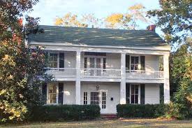 6 Country Homes For Sale That Are A Total Bargain Country Homes For Sale Abandoned Mansion For Sale Old Houses For Sale