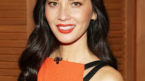 Olivia Munn denies engagement to Aaron Rodgers