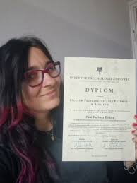 Po dwóch latach wreszcie odebrałam swój dyplom ze Studium Przeciwdziałania  Przemocy IPZ. Od czasu, kiedy uczestniczyłam w szkoleniu w prawie się  trochę pozmieniało, ale staram się być na bieżąco…