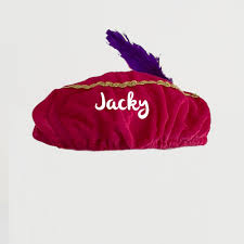 Als je iemand in de sinterklaas stemming wilt brengen, kan je een persoonlijke pieten muts cadeau geven. Pietenmuts Met Naam Bebetos