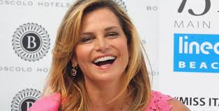 La conduttrice tv, nota soprattutto per il successo dell'isola dei famosi. Simona Ventura Compie 50 Anni La Ricordi Quand Era Cosi People