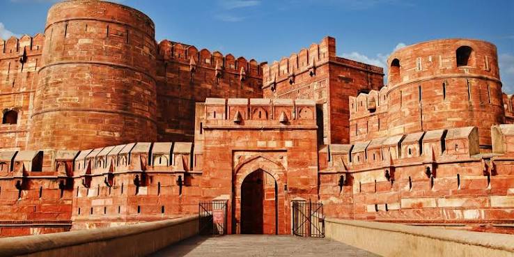 Amritsar to Agra Round-Trip Taxi Service
