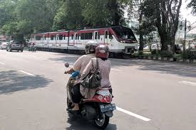 Maybe you would like to learn more about one of these? Dishub Solo Bakal Derek Mobil Yang Parkir Di Atas Rel