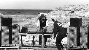 În „copilăria lui kaspar hauser te murdăreşti de noroi pe picioare, înjuri gros, îţi dă borşul pe nas, cu o fascinaţie barocă pentru viaţa instinctuală şi mecanismele de supravieţuire, dar totul scăldat în soare, un soare dogoritor, de care nici măcar nu eşti sigur că e. La Legende De Kaspar Hauser Extrait 1 Youtube