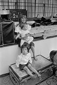 Stella Mary And Paul Mccartney Release Linda S Family Cookbook