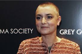 Selon une source locale, il a tenté de mettre fin à ses jours suite à des problèmes conjugaux. Sinead O Connor Annonce Vouloir Mettre Fin A Ses Jours La Presse