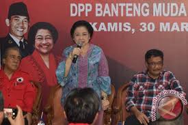 Megawati adalah anak kedua soekarno, presiden pertama indonesia, dari fatmawati. Adik Ipar Megawati Soekarnoputri Nazaruddin Kiemas Wafat Antara News