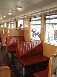 Nach Der Ubernahme Der S Bahn Strecken In Den Ehemaligen Westsektoren Berlins Durch Die Bvg Wurden Viele Wagen Innen Modernisiert Die S Bahn Bahn Berlin Bahn