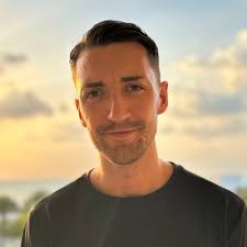 Another advantage of Remote Work 🌍 Leveraging time zones to your  advantage. I love being three hours ahead of CET—it means I can get my  daily dose of vitamin D before work!