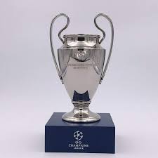 Uefa.com is the official site of uefa, the union of european football associations, and the governing body of football in europe. Uefa Champions League Trophae 150 Mm Mit Podest Amazon De Sport Freizeit