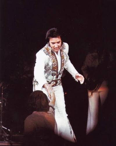 Keith Alverson⚡️ Keith Alverson is a photographer who photographed Elvis  from 1972 until Elvis' final show on June 26th, 1977. Though he was never  Elvis' official photographer his photos have been used