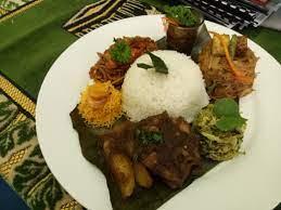 Nasi ini disajikan di nampan besar yang penuh lauk pauk sedap. Nasi Ambeng Jawa Cuisine