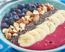 Recette De Smoothie Bowl Cremeux Aux Fruits Rouges Banane Amandes Myrtilles Et Graines De Pavot Recette Smoothie Recette Nourriture Recette De Petit Dejeuner