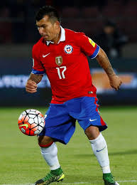 Lea aquí todas las noticias sobre selección chile: Gary Medel En El Chile 2 Brazil 0 Seleccion Chilena De Futbol Seleccion De Futbol De Chile Seleccion Chilena