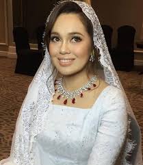 Reen rahim, ramona zamzam dan ramai lagi. Anggun Cantik Penampilan Nelydia Senrose Di Hari Bahagia