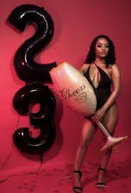 Baddie Tumblr Baddie Birthday Photoshoot With Friends Follow Tropic M For More Instagram Glizzypostedthat 21st Birthday Photoshoot Birthday Photoshoot Birthday Ideas For Her