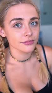 The signal she gives #batman #darkknight #funnyvideos #eyecontact #staring  #eyes #melinagoransson #twitchstreamer