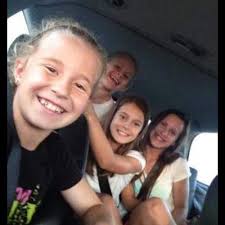 Lily Neneman (@lilyann____)