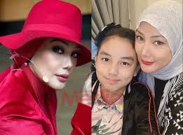 Pengantin perempuan bernama erra fazira selamat dinikahkan dengan jejaka pilihan hati. Tiada Masalah Malah Saya Tetap Biar Jarang Berhubung Erra Fazira Akui Masih Bertegur Dengan Bekas Suami Media Hiburan