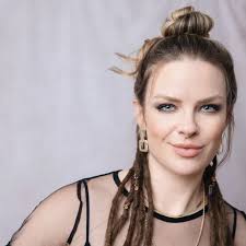 Mae Mcintyre's Instagram, Twitter & Facebook