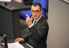 Özdemir erzählt in dem post auch rührende geschichten aus seiner kindheit. Ozdemir Warnt Keiner Ist In Der Turkei Sicher