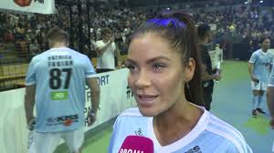 Trotz tropischer hitze bei promis unter palmen kommt die bräune von janine pink aus der sprühdose. Promis Unter Palmen Rosenkrieg Bei Janine Und Ex Tobias Youtube