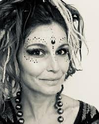 Samantha Roe's Instagram, Twitter & Facebook