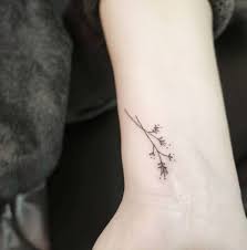 101 Tiny Girl Tattoo Ideas For Your First Tattoo Summervibes Tattoos Tattoos For Women Small Tattoos