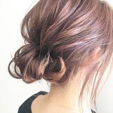 ミディアムさんでもできる セルフお呼ばれアレンジ10選 locari ロカリ 無造作ヘア 簡単 ヘアアレンジ ヘアスタイリング