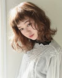 ミディアムもふわふわウェーブパーマがオススメ 外国人風 パーマ セミロング パーマ パーマ