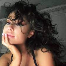 Ariana grande is so gorgeous, she could pretty much shave her head and still look beautiful. Ariana Grande S Natural Hair Here S What Her Real Curly Hair Looks Like Capital