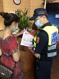 在過往60多年以來，經過獅子會會員不斷的努力﹐獅子運動在港澳兩地是蓬勃發展並獲得廣大人士認同。 青年獅子區會於1979年6月17日正式成立，青獅 leo 英文原義是：leadership, experience & opportunity 也就是「發揮領導才能，透過社會服務吸取經驗及爭取機會以達成國際理解」的意義。 Qncuepebdmosjm